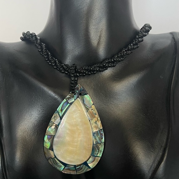 Black beaded necklace with a mother of pearl and abalone shell pendant - Picture 1 of 5